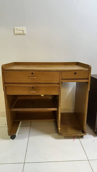 Computer table wood