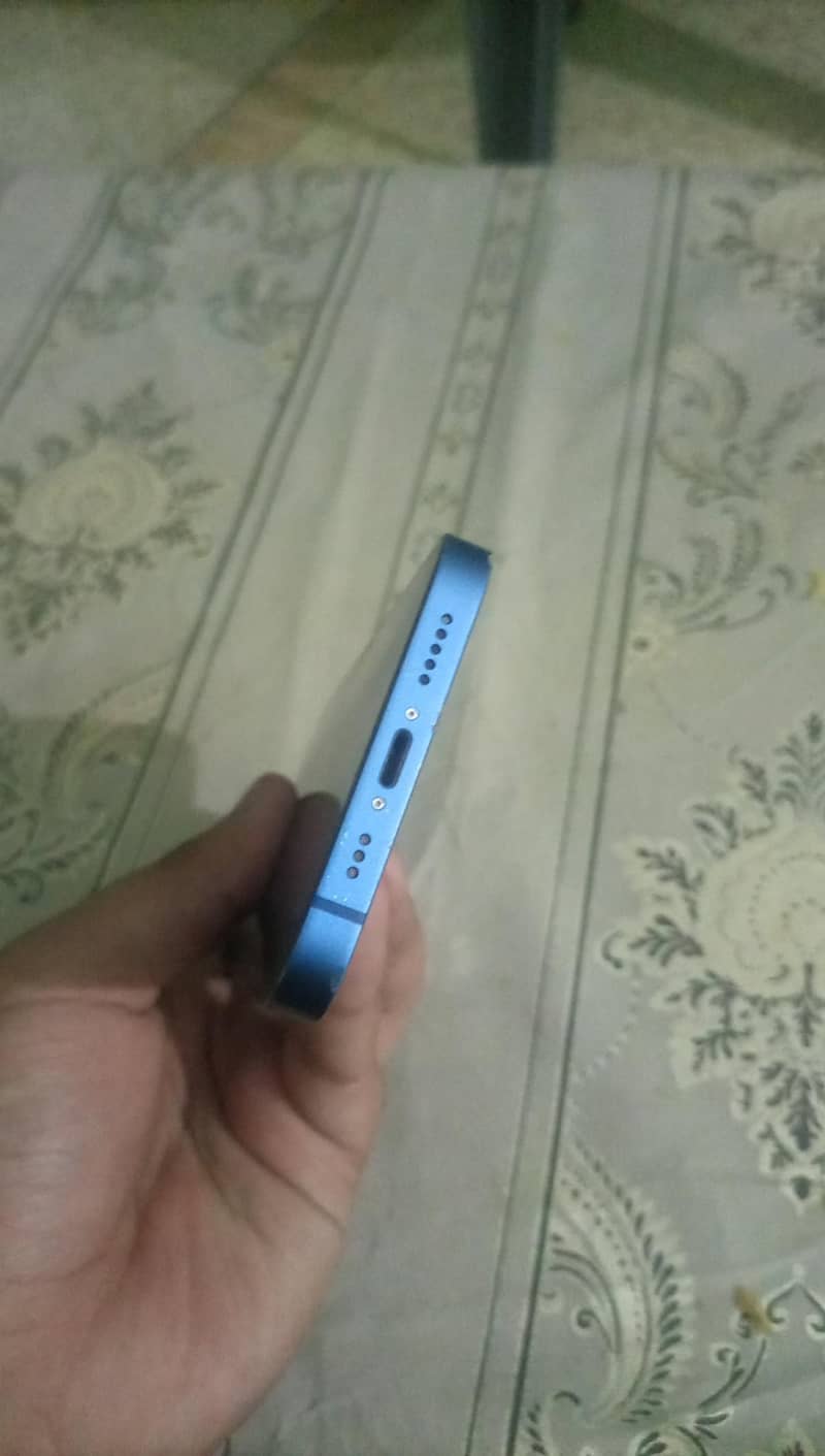 Apple iPhone 13 2