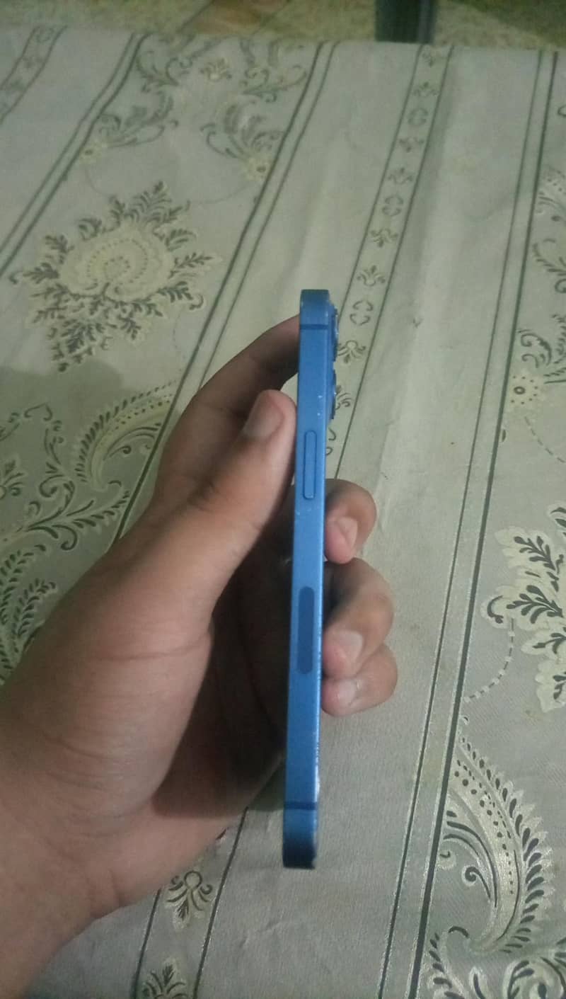 Apple iPhone 13 4