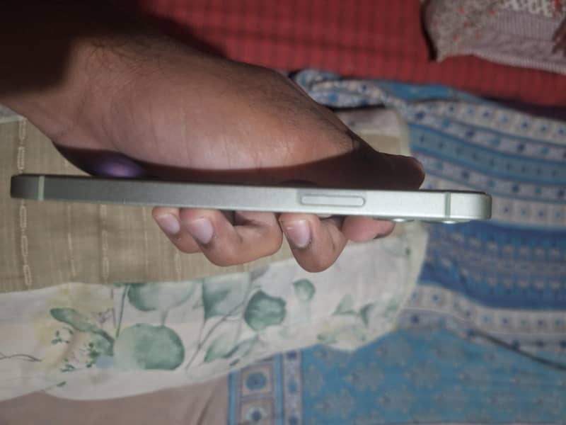 Apple iPhone 12 4
