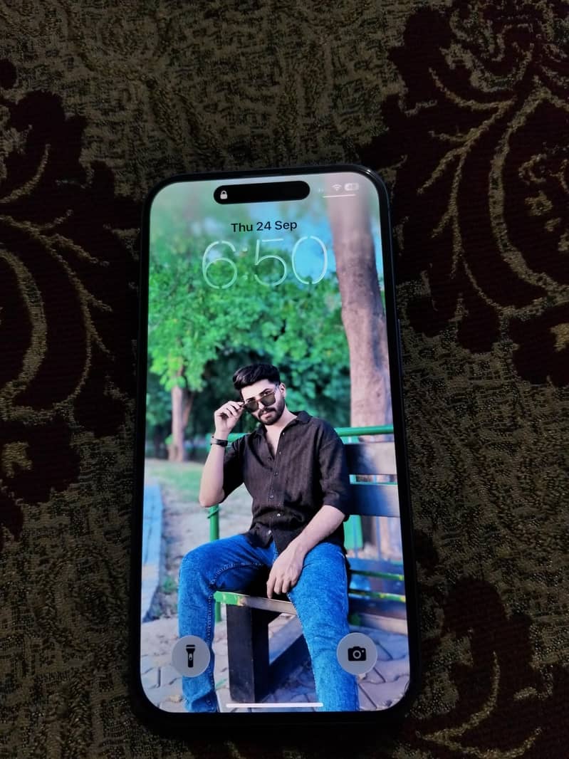 Apple iPhone 16 1