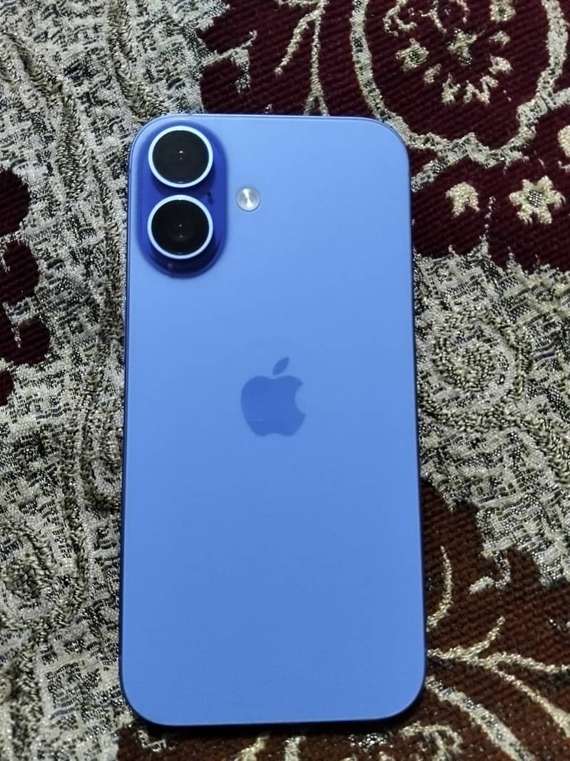 Apple iPhone 16 2