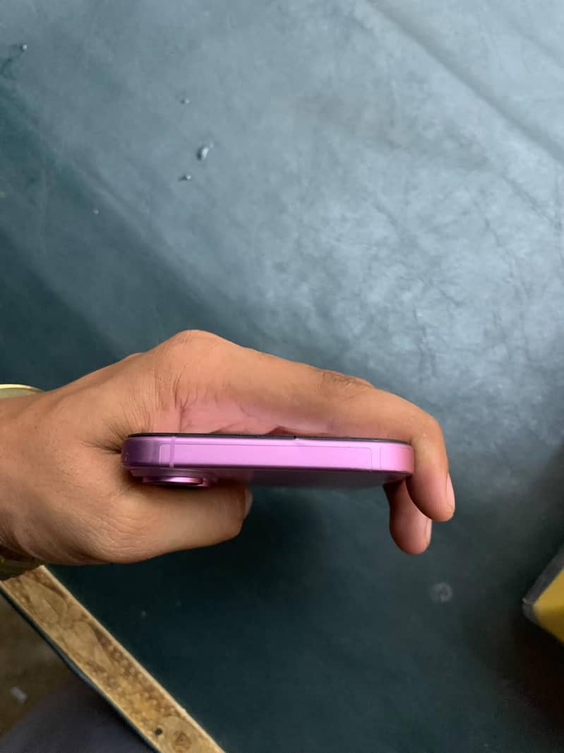 Apple iPhone 16 Plus 4