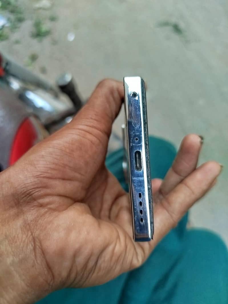 Infinix Note 40 6