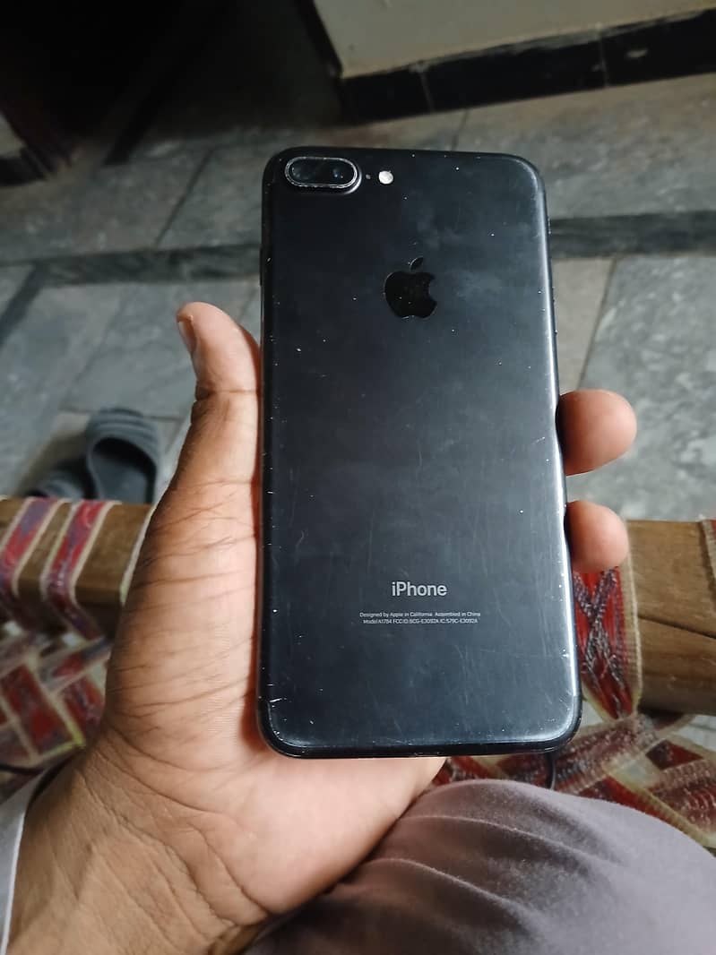 Apple iPhone 7 Plus 1
