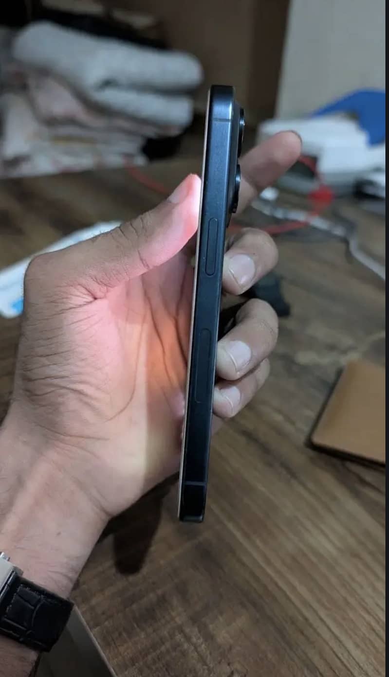 Apple iPhone 15 Pro 4