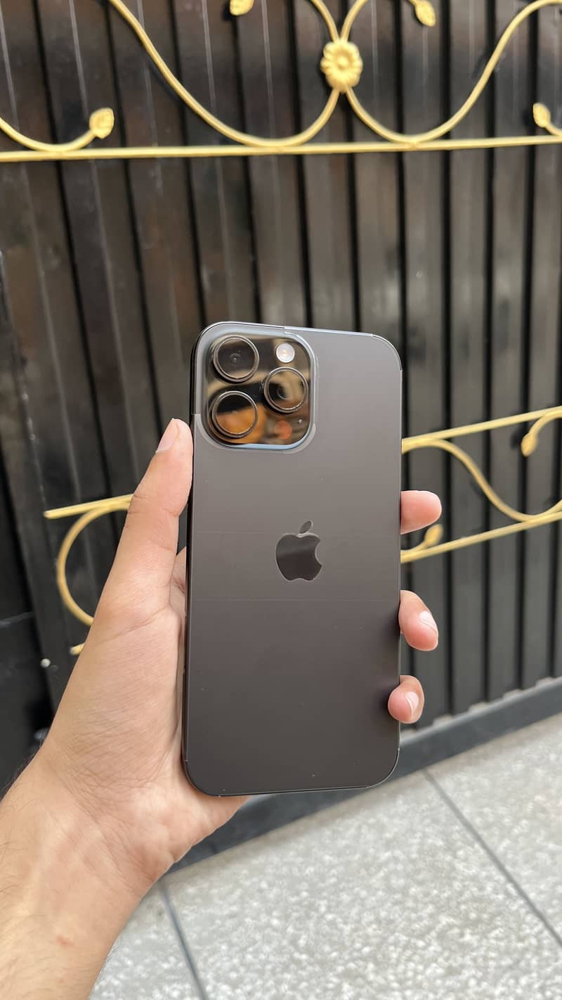 Apple iPhone 16 Pro Max 0