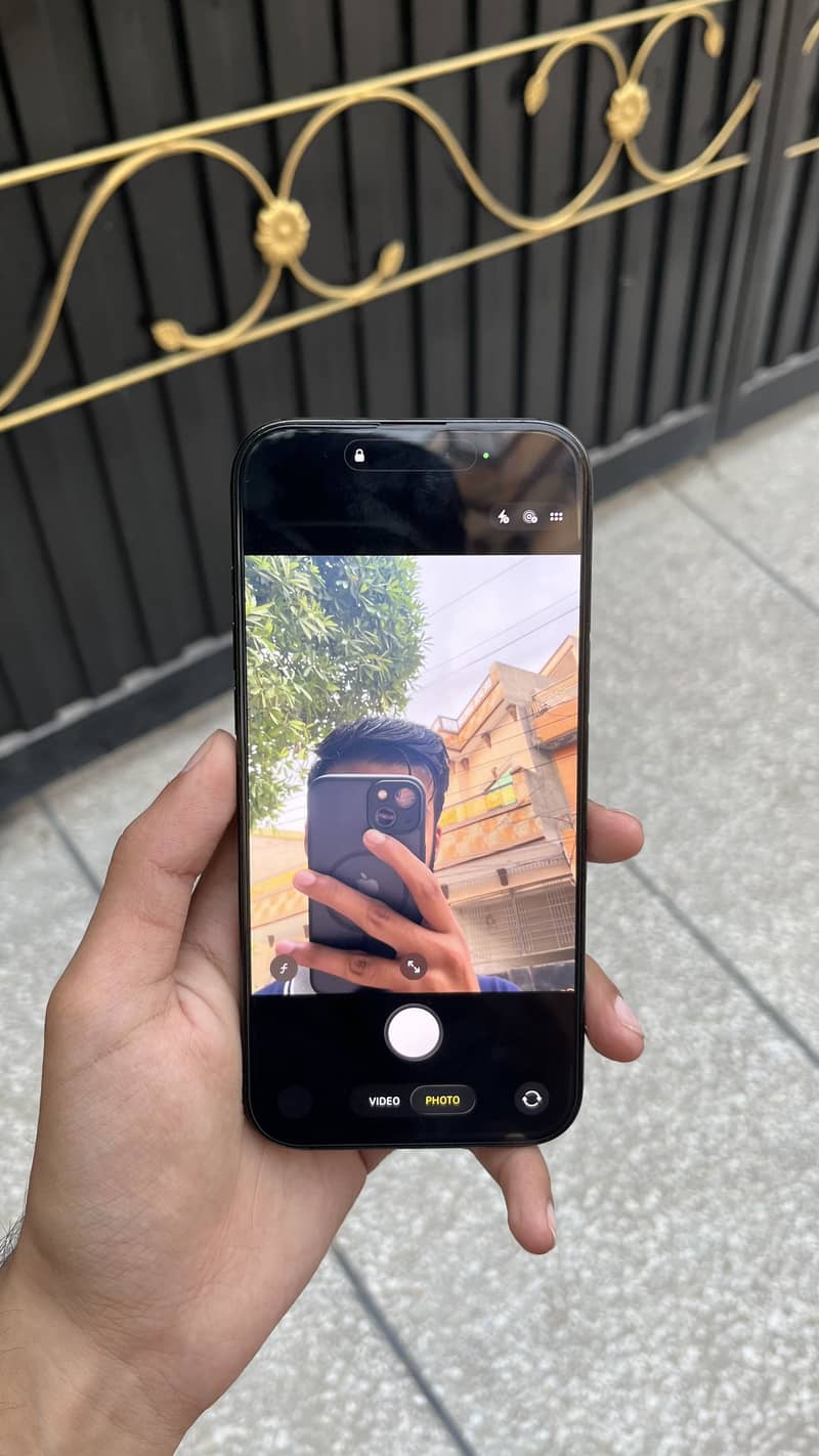 Apple iPhone 16 Pro Max 2