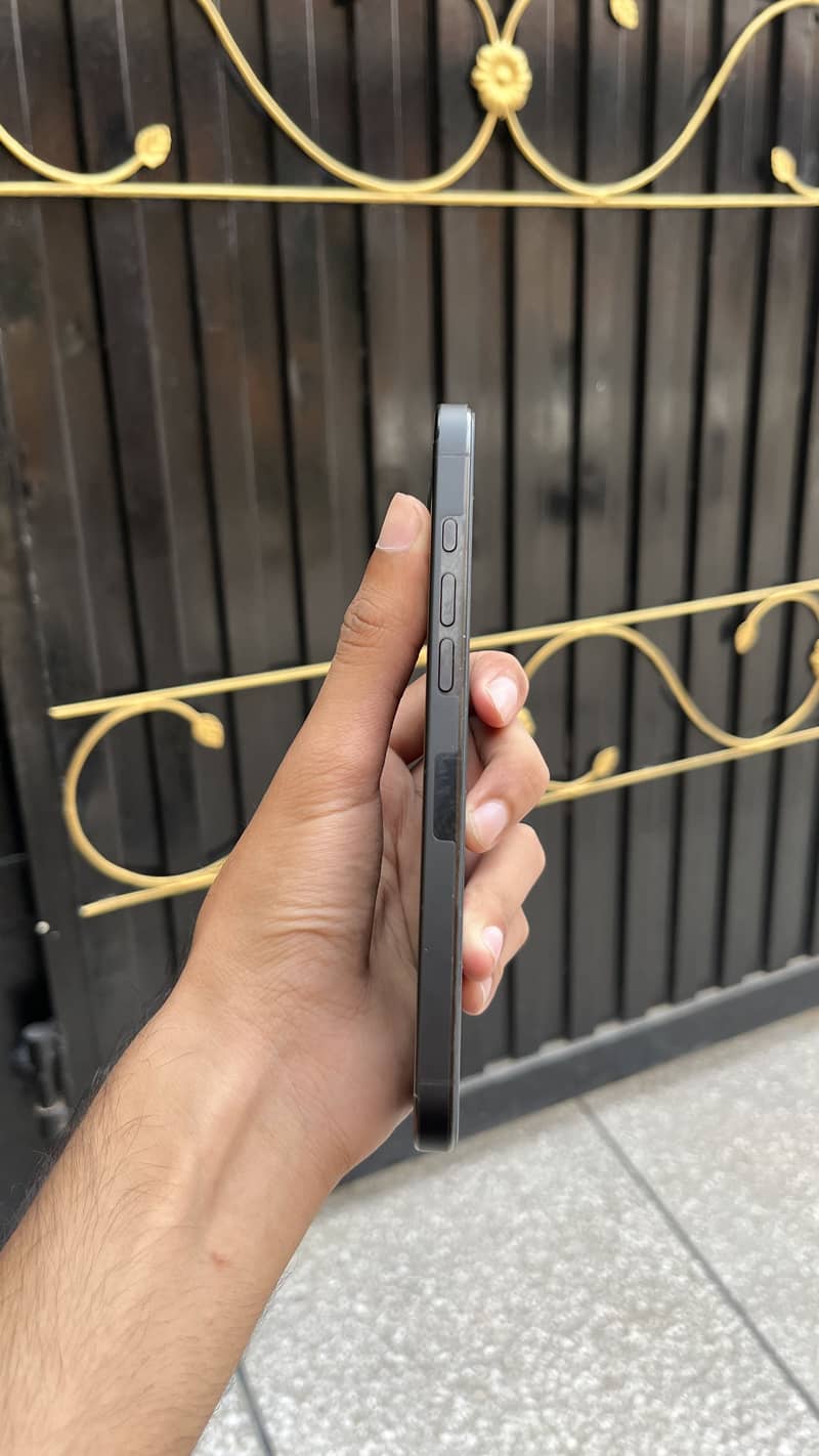 Apple iPhone 16 Pro Max 10