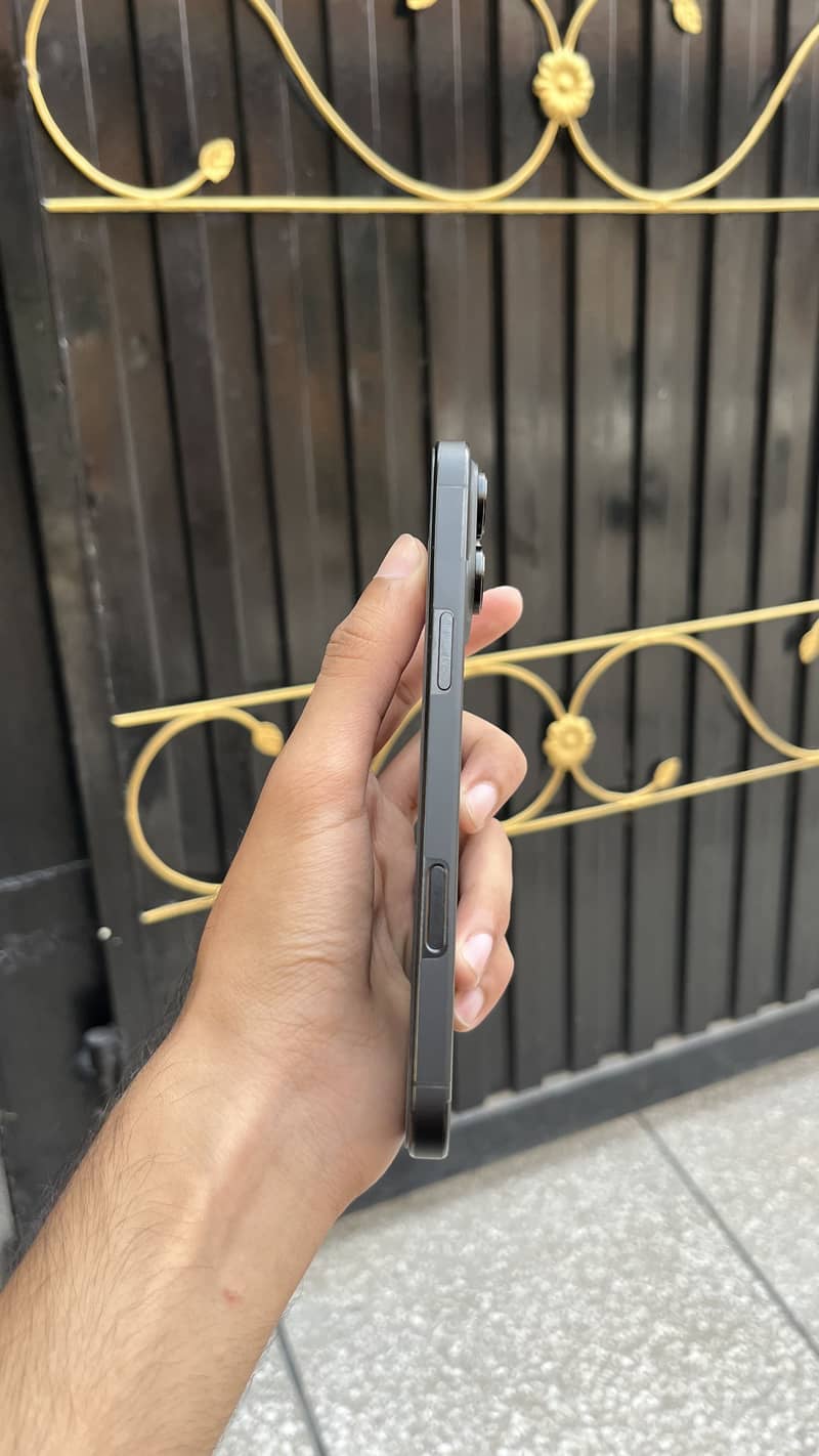 Apple iPhone 16 Pro Max 11