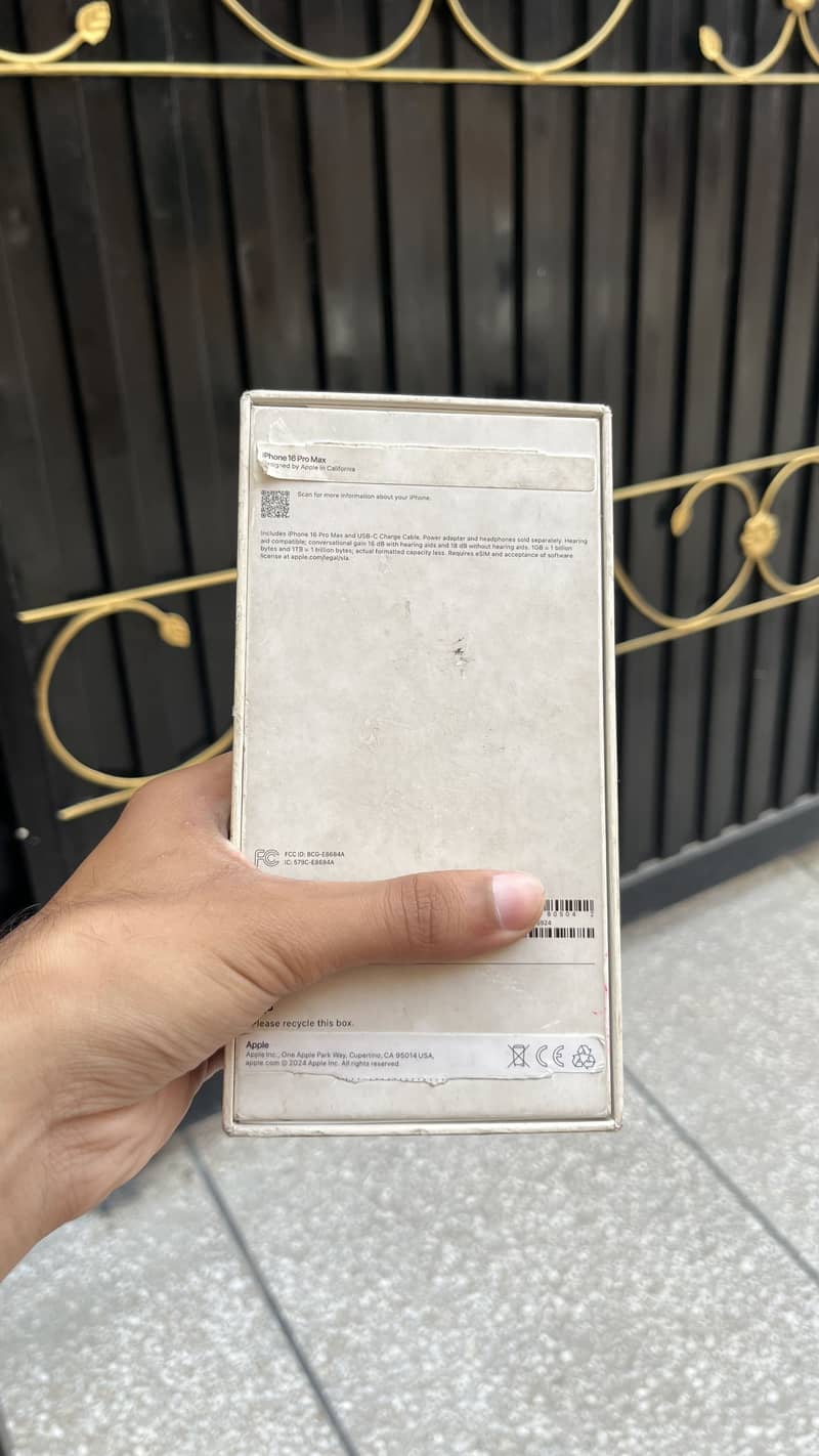 Apple iPhone 16 Pro Max 13