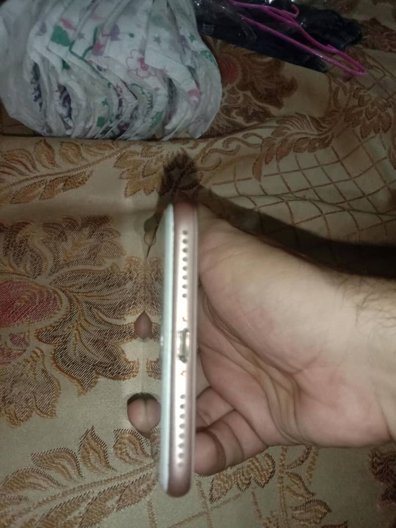 Apple iPhone 8 Plus 5