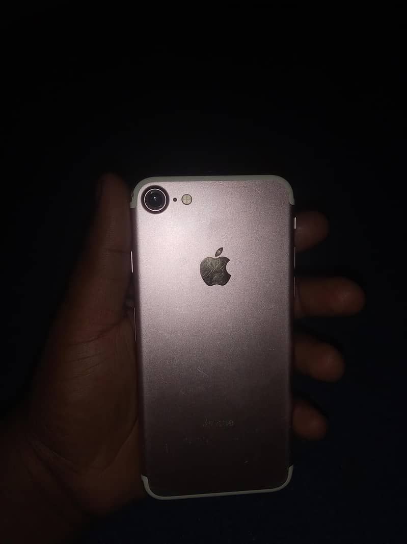 Apple iPhone 7 3