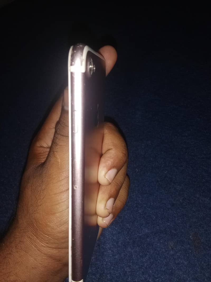 Apple iPhone 7 4
