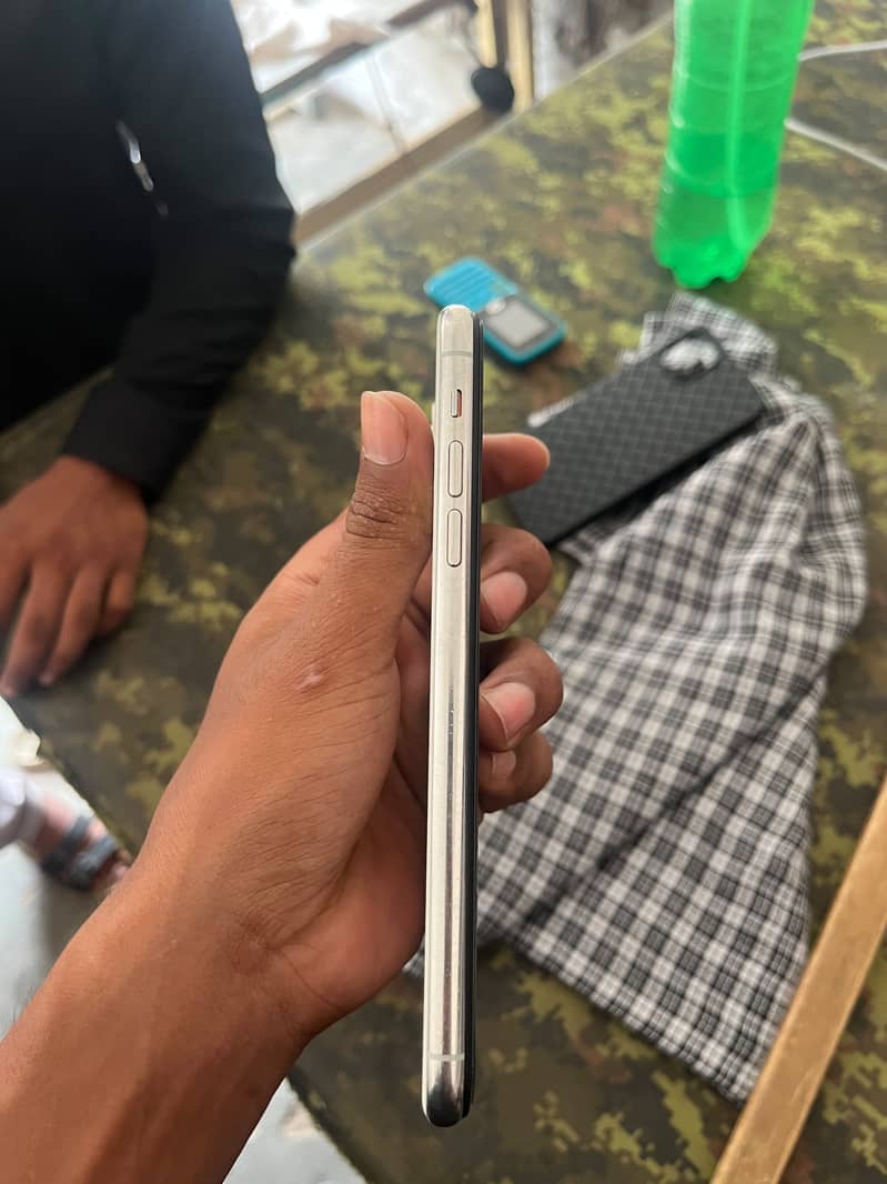 Apple iPhone 11 Pro Max 3