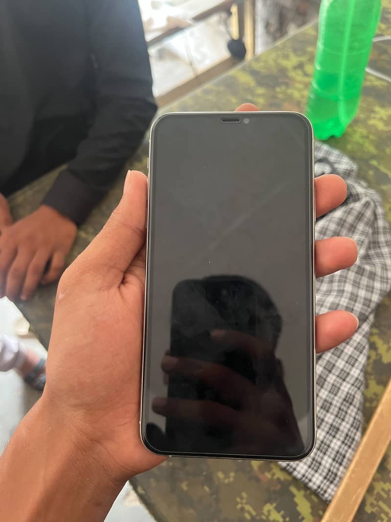 Apple iPhone 11 Pro Max 4