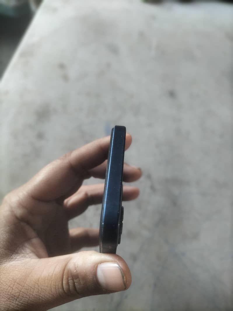 Apple iPhone 12 4