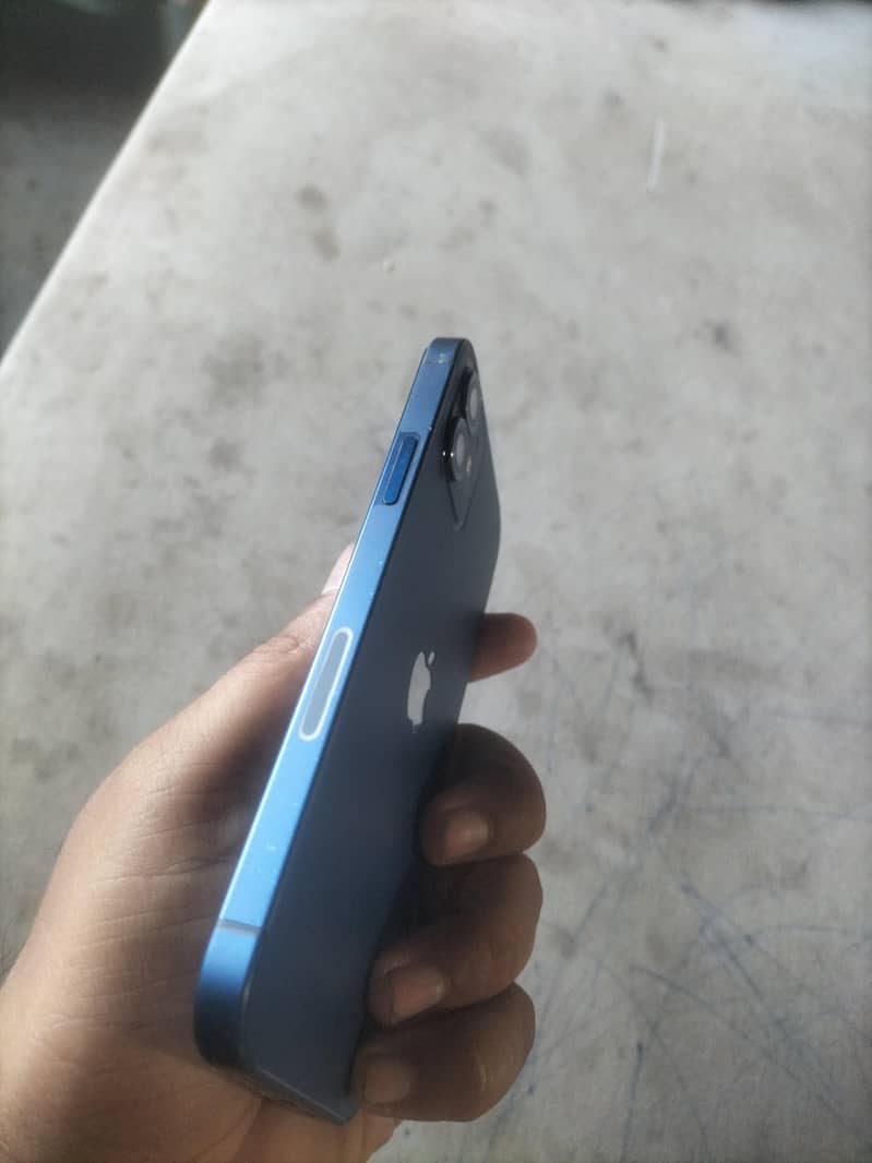 Apple iPhone 12 6