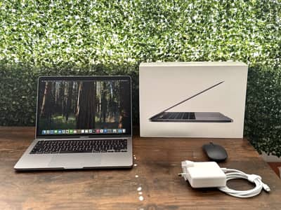 Macbook Pro 2020 - Touch Bar - Core i7 - 32GB Ram and 500 GB SSD - A+