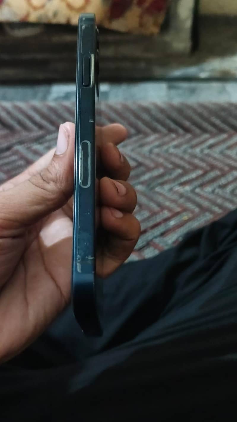 Apple iPhone 12 3