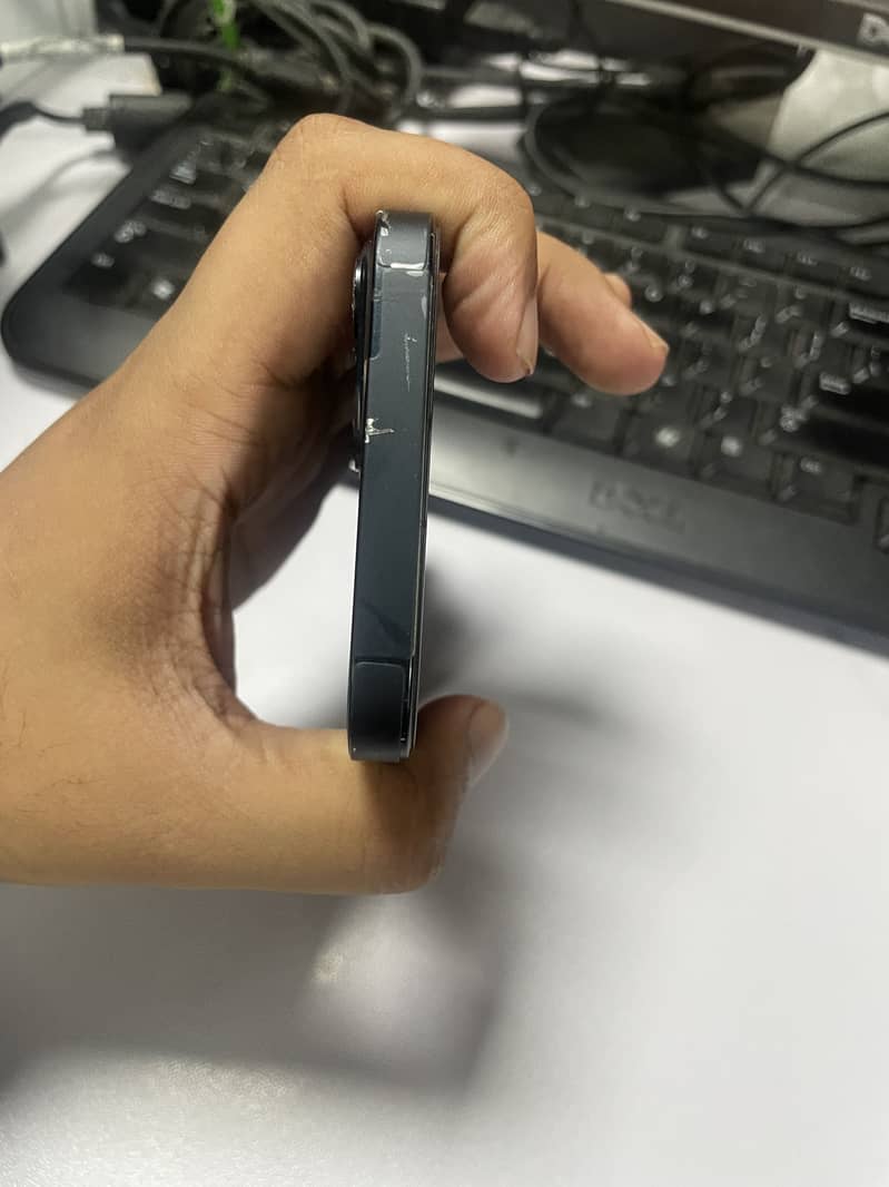Apple iPhone 13 1