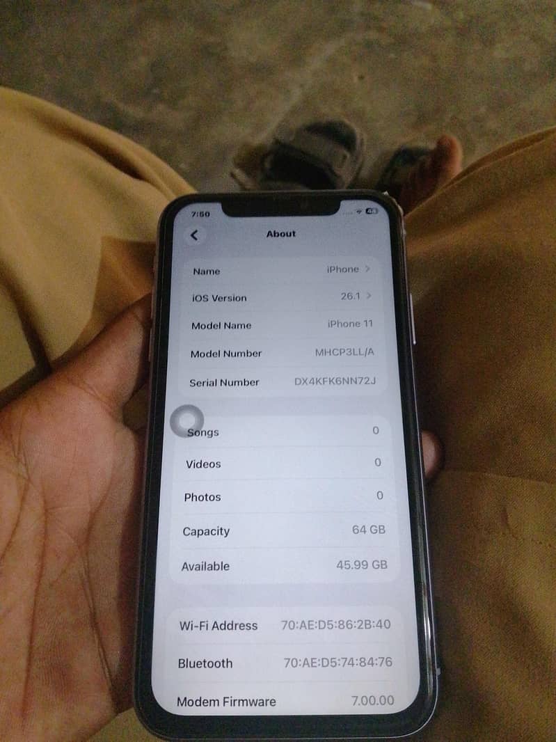 Apple iPhone 11 4