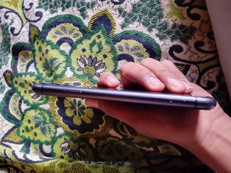 Apple iPhone 11 3