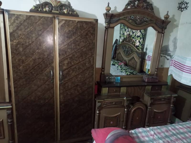 bed set showcase dressing table side tables 0