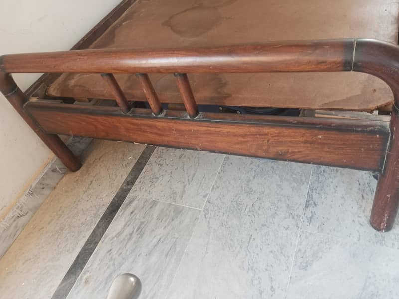 single wioden bed 0
