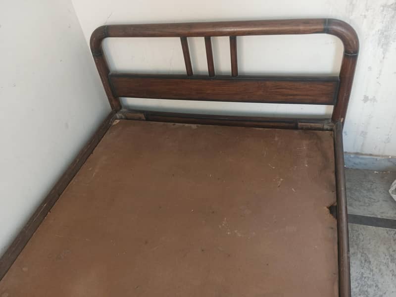 single wioden bed 1