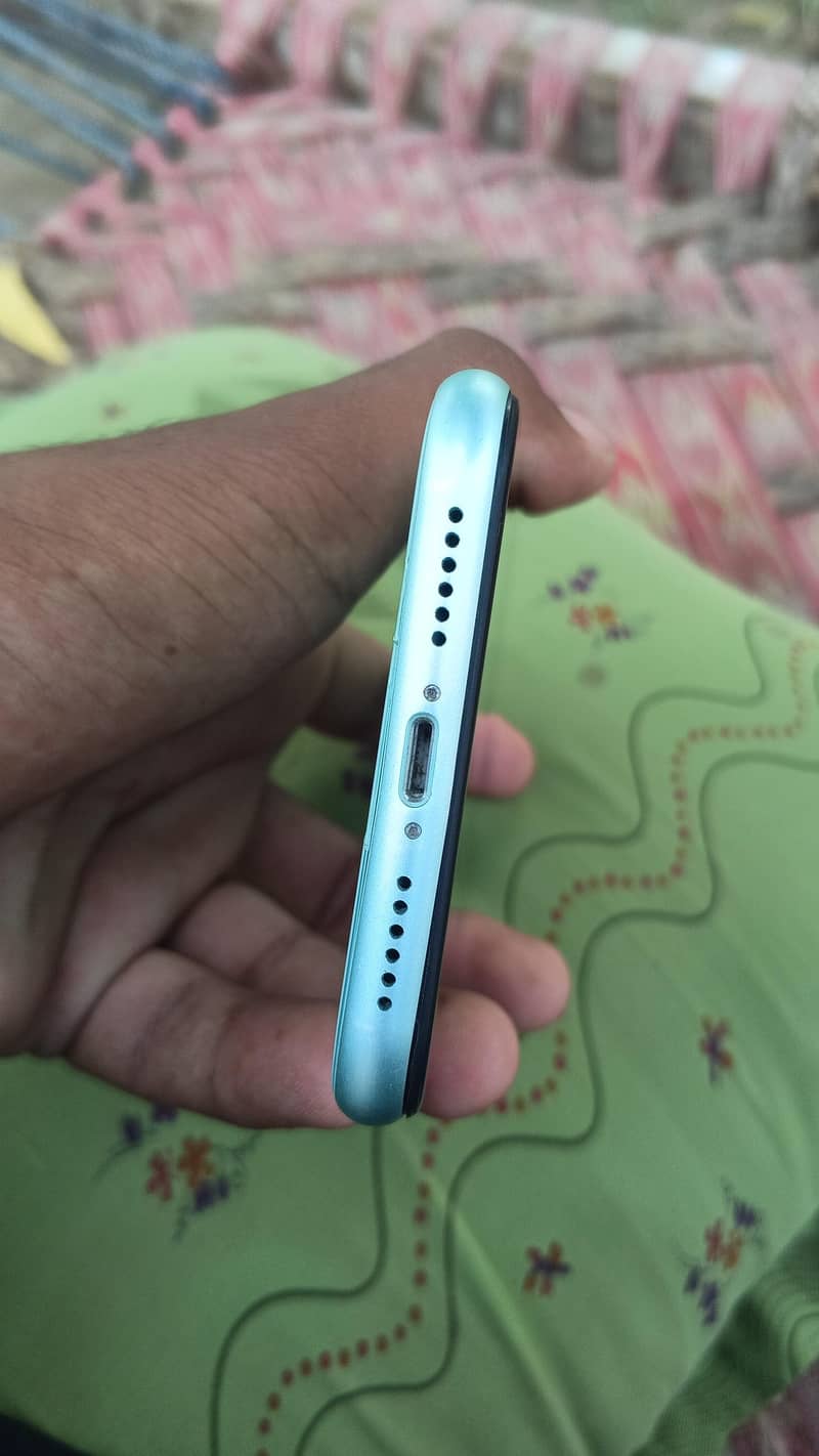 Apple iPhone 11 0