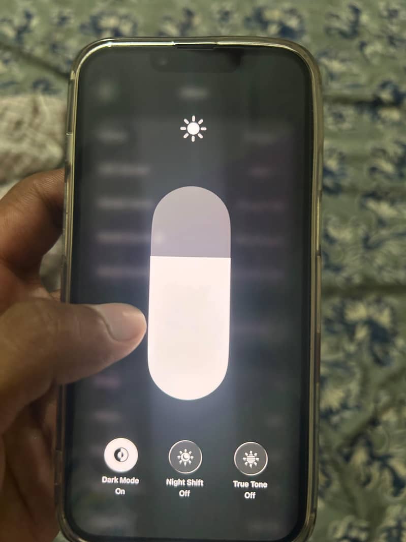 Apple iPhone 16e 2