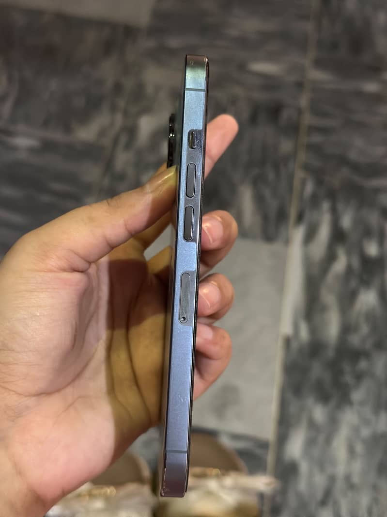 Apple iPhone 13 Pro 4