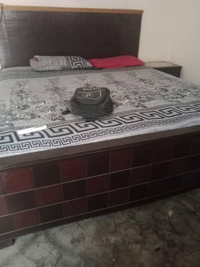 urgent sale solid lakar mix ky sath all ok good condition 03263828754