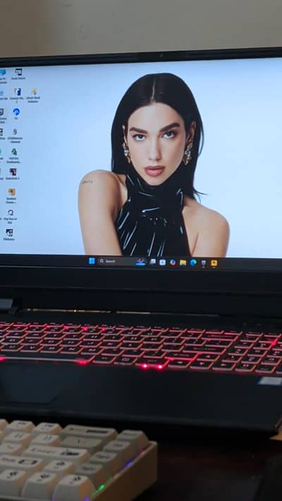 i7-9750H / RTX 2070 8 gb/ 240Hz Display GAMING LAPTOP
