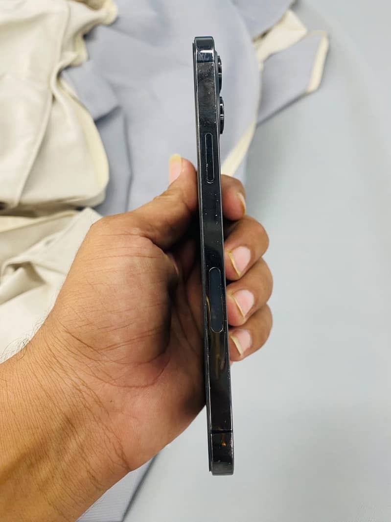 Apple iPhone 12 Pro Max 3