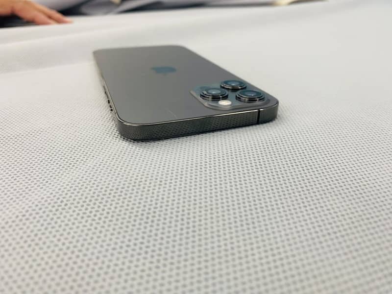 Apple iPhone 12 Pro Max 4