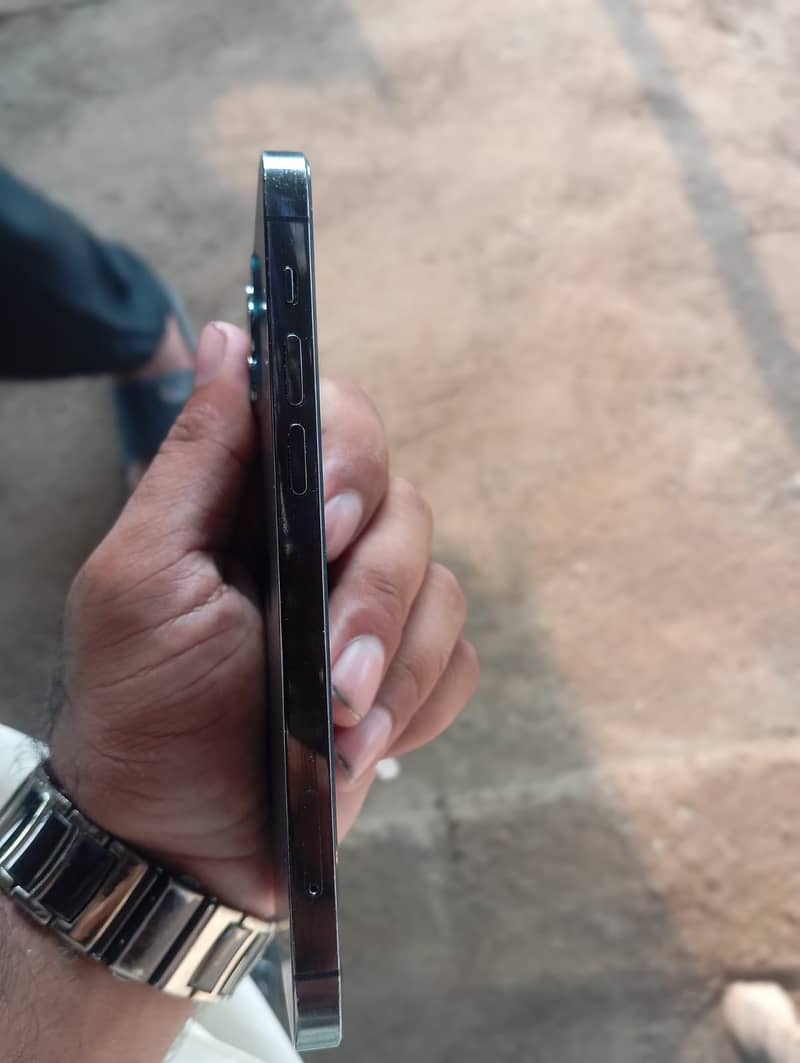 Apple iPhone 12 Pro 1