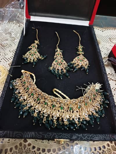 bridal jewelry set. Awesome color one time used