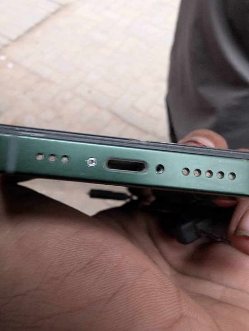 Apple iPhone 13 2