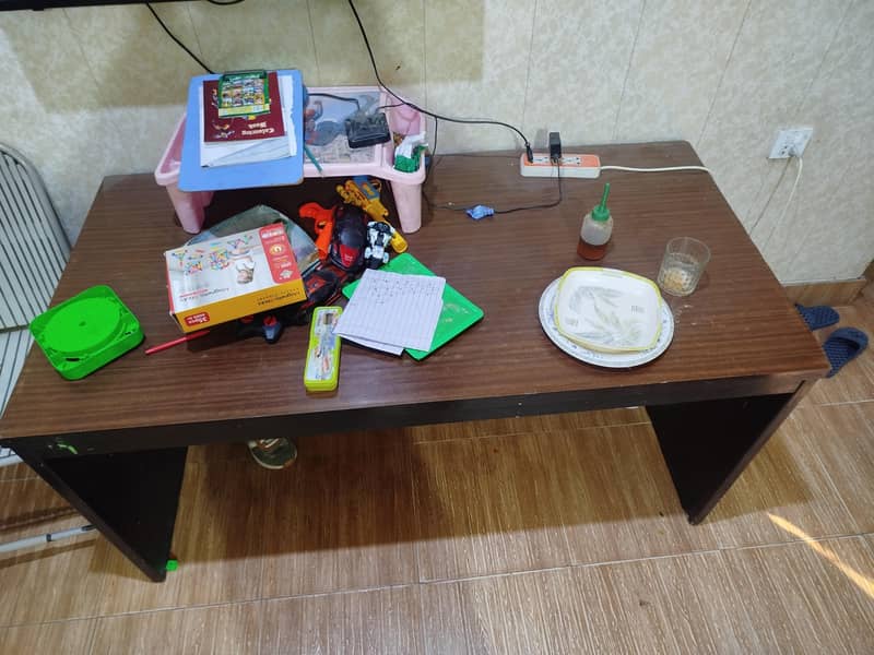office table size 5 feet by 2.5 feet edge to edge 1