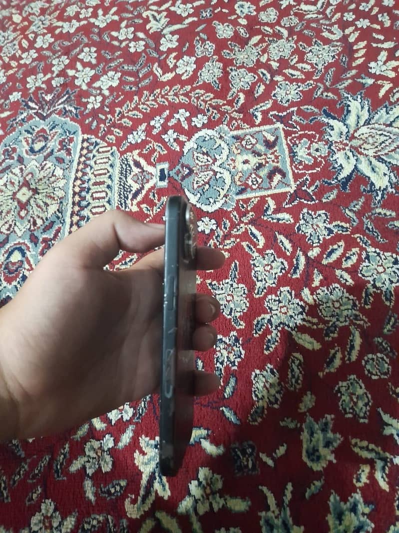 Apple iPhone 15 4
