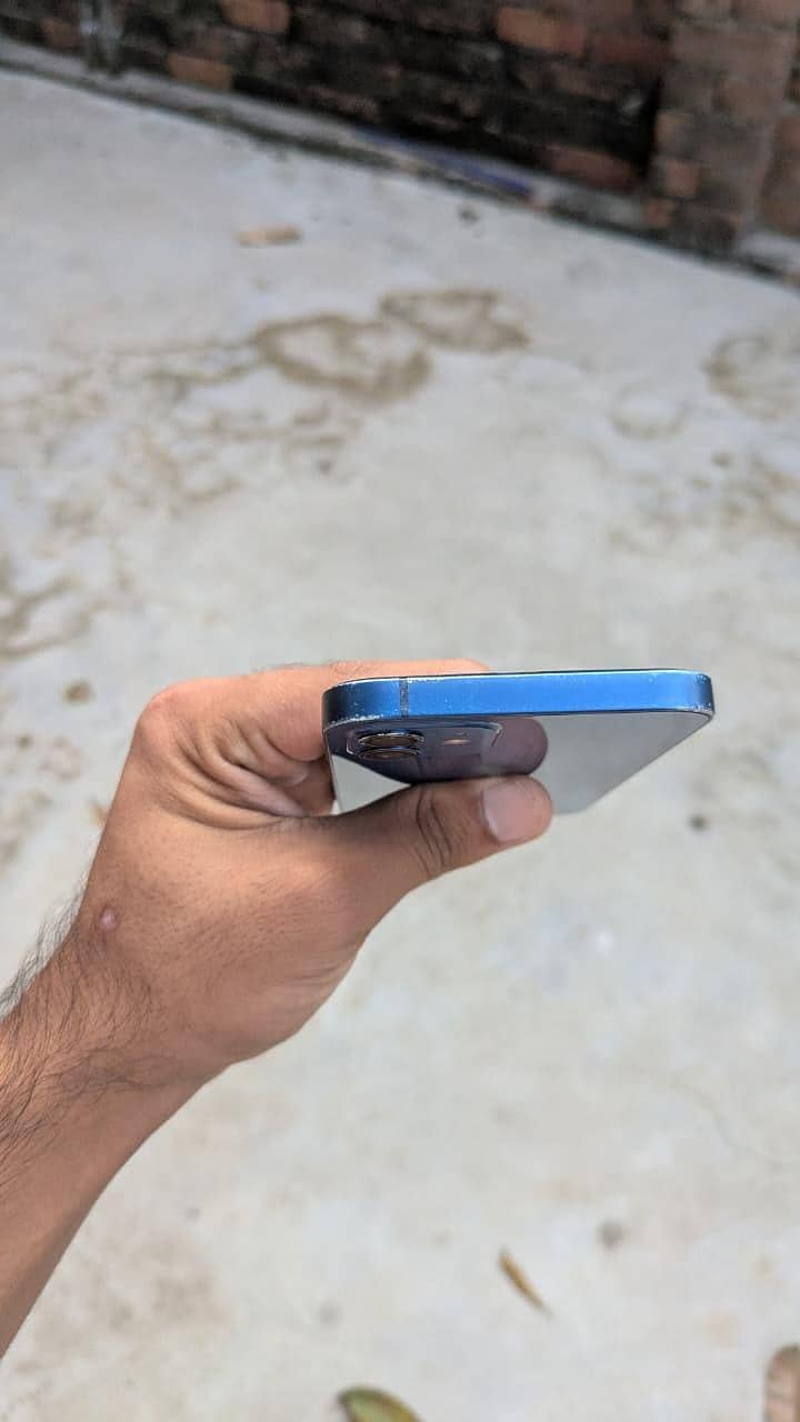 Apple iPhone 12 3