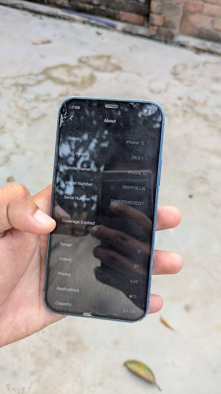 Apple iPhone 12 4
