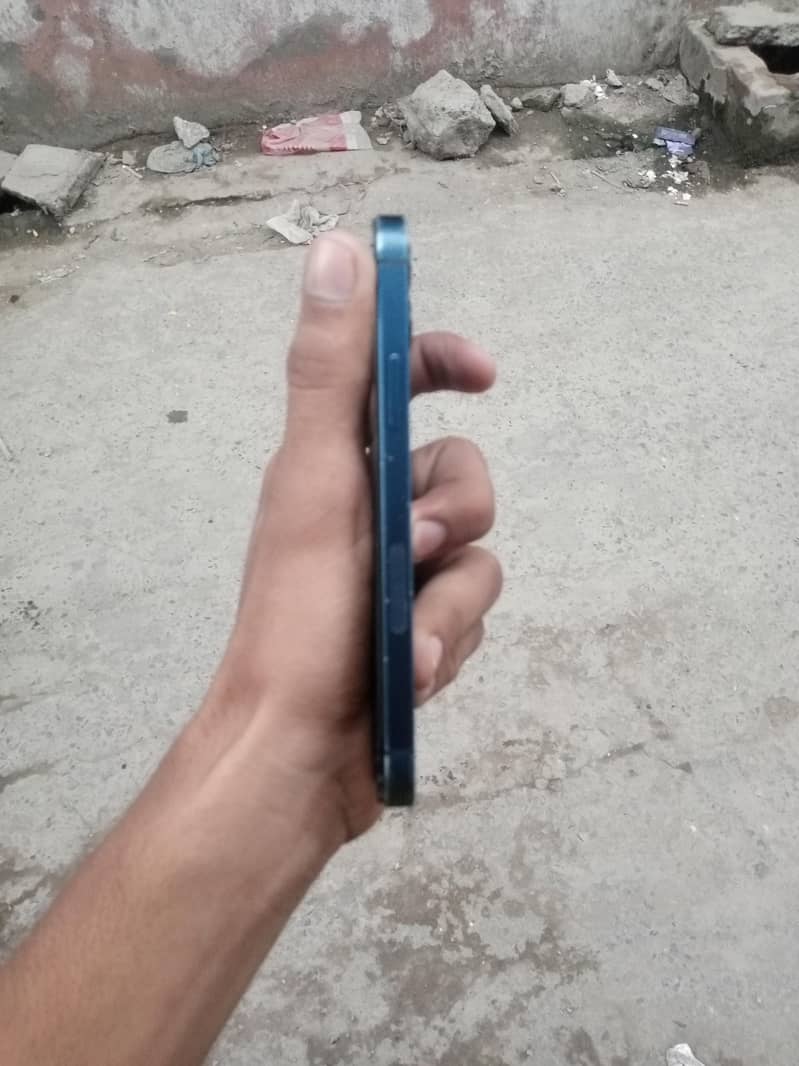 Apple iPhone 12 1