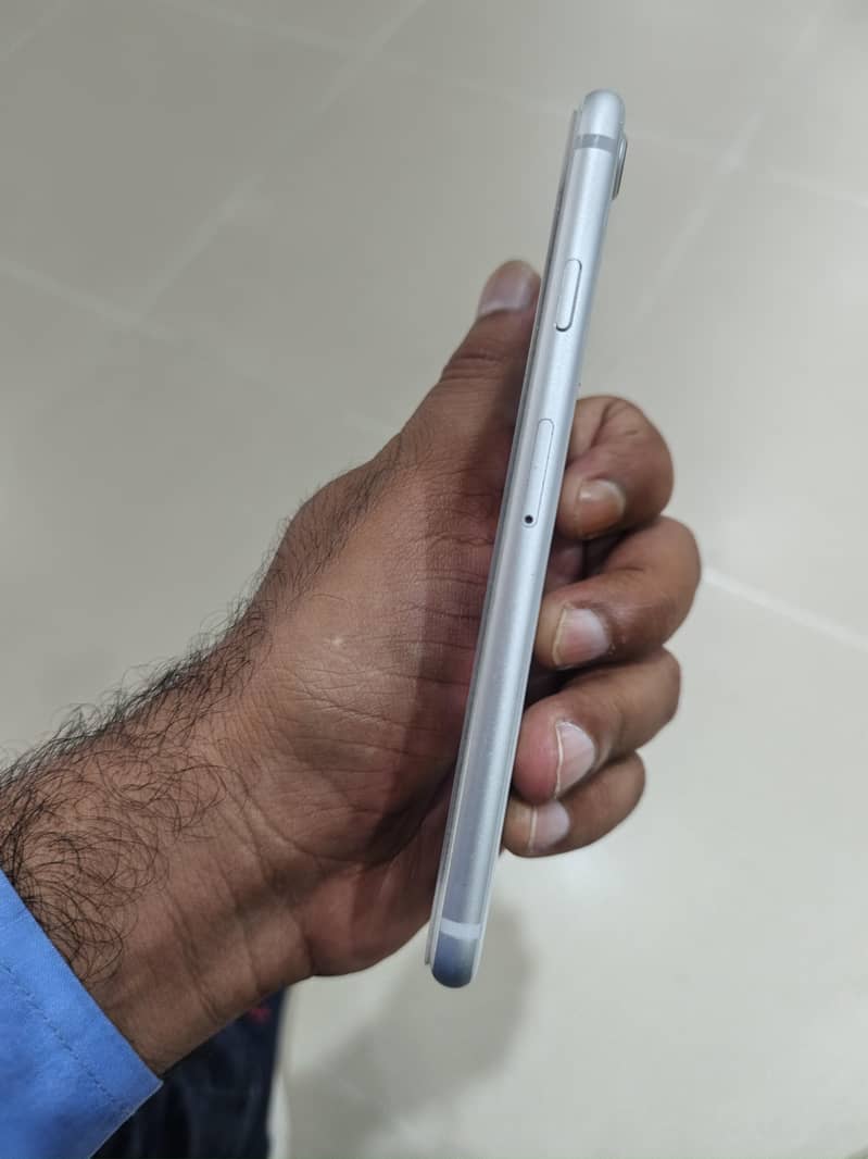 Apple iPhone 8 3