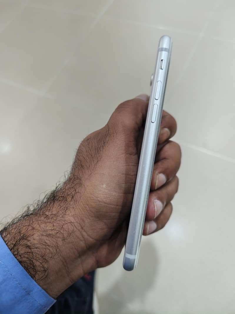 Apple iPhone 8 4