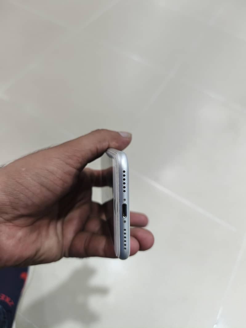 Apple iPhone 8 6