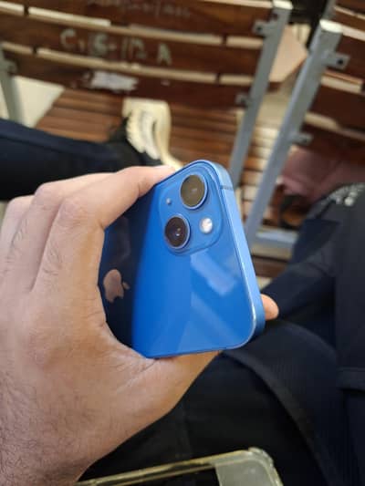 Apple iPhone 13