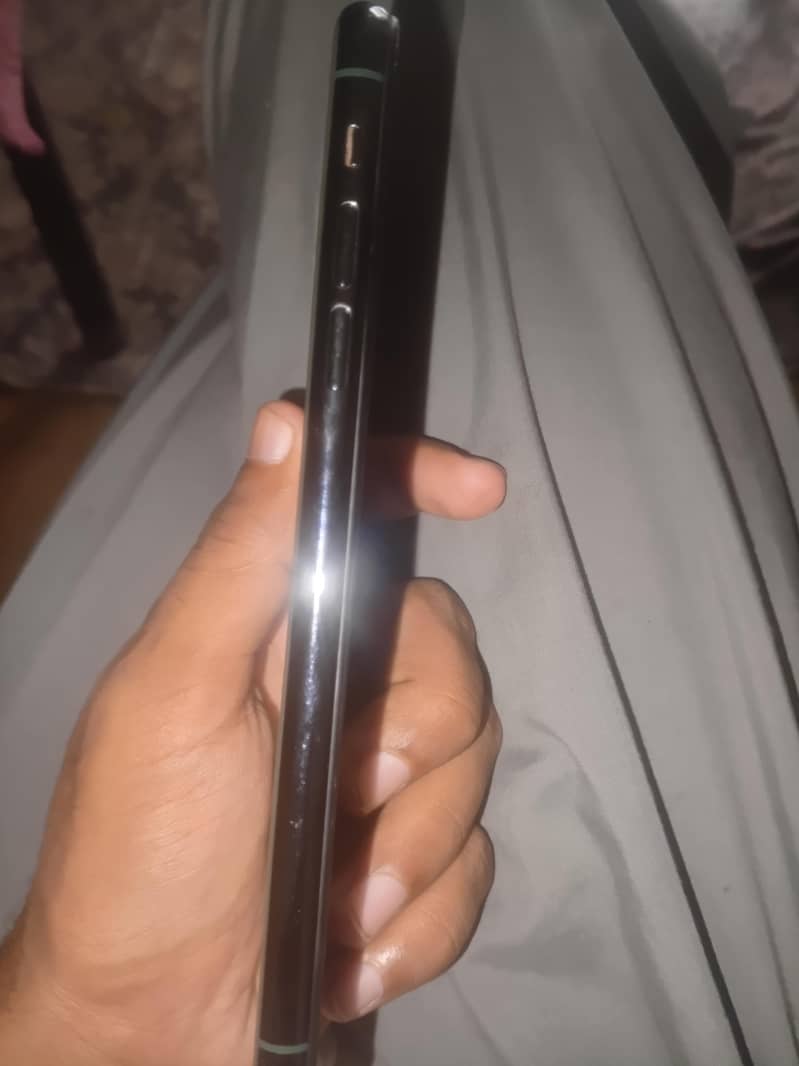 Apple iPhone 11 Pro Max 2